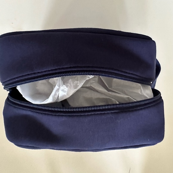 NEW Dior toiletries pouch. Navy. 6x8x4 - Picture 4 of 4